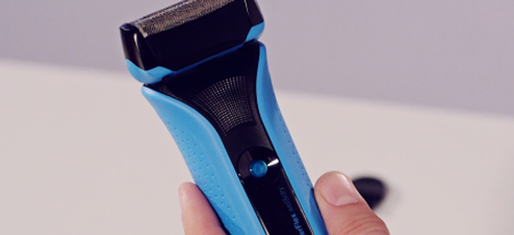 RECENZE: holicí strojek Braun Waterflex WF2S