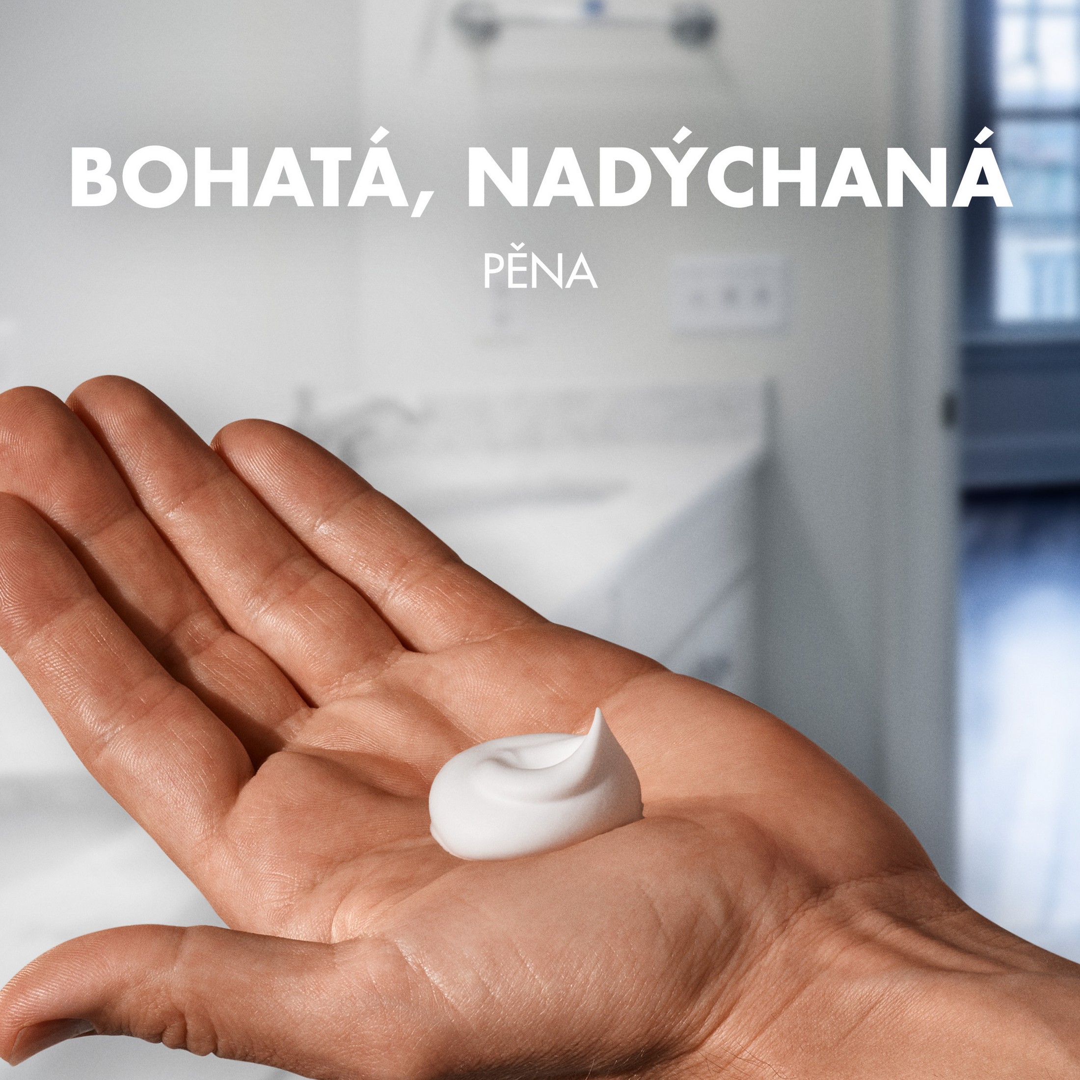 Gillette Foam Series Soothing pěna na holení 250 ml
