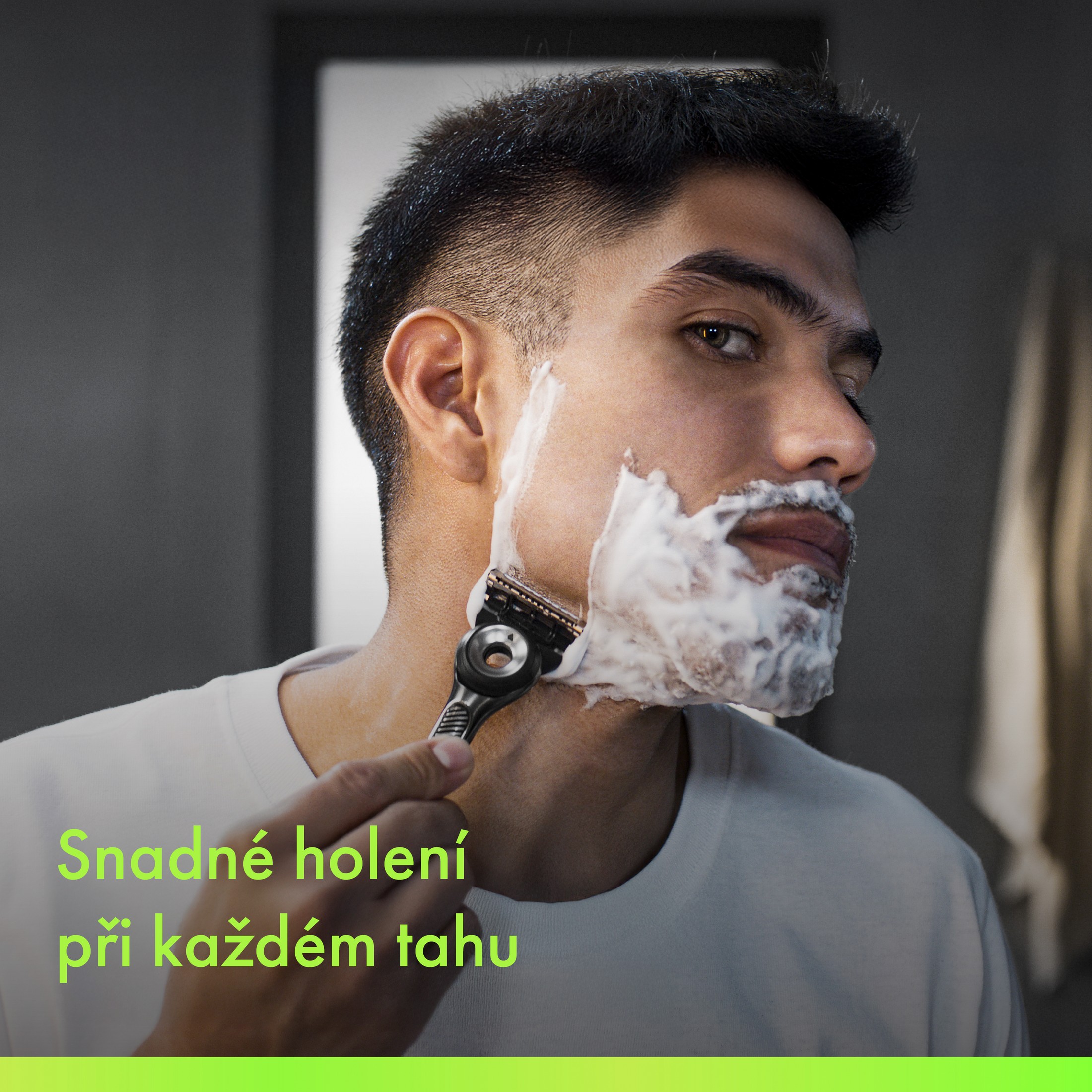 Gillette Labs holicí strojek + hlavice + držák na zeď